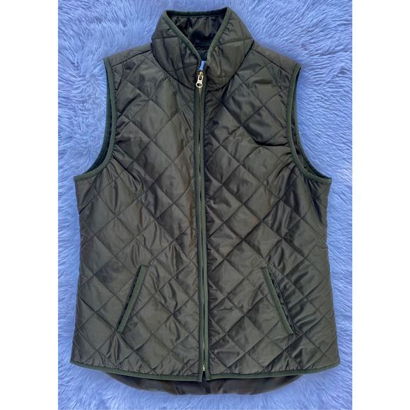 Old Navy SZ M Woman’s Olive Green Quilted Puffer Vest Jacket - Picture 2 of 11